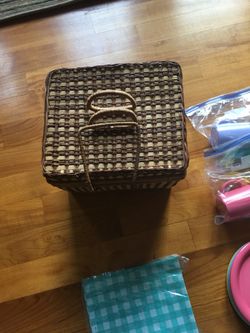 New wicker picnic basket