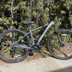 Diamondback Hatch II women’s Mountain Bike