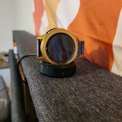 Samsung Smart Watch w/ Charger