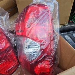2016 tundra crewmax rear brake light housing