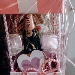 Moet Rose VALENTINE GIFT 