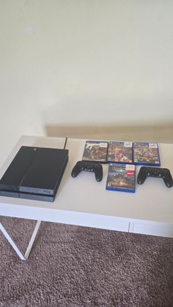 PS4 Console Bundle — 2 Controllers + Games — Tested