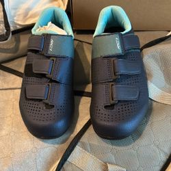 SHIMANO SH-RC100W Feature-Packed Entry Level Road Shoe  Size 5.5