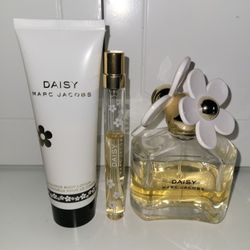 Daisy Marc Jacob Pefume Set