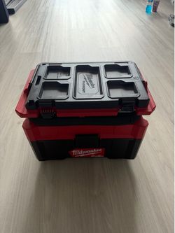 Milwaukee Packout 2.5 gallon wet/dry vacuum