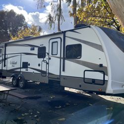 2017 Forest River Wildcat Maxx T30DBH All-Weather Travel Trailer (MSRP $45,377)