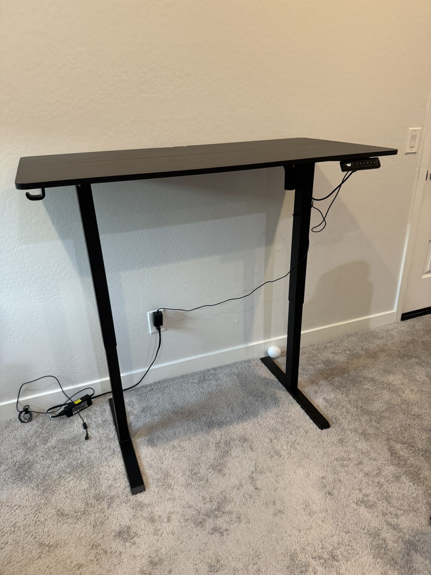 Marsail Standing Home Office Electric Adjustable Standing (Price Negotiable)