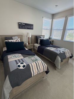 Pottery Barn Teen Hampton Classic Bed Twin Size