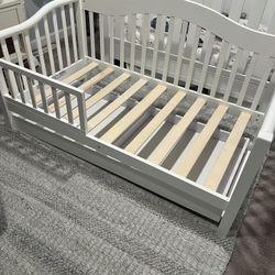 Toddler bed 