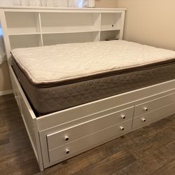 Tween combo full-size bed unit with connected bookshelves & drawers