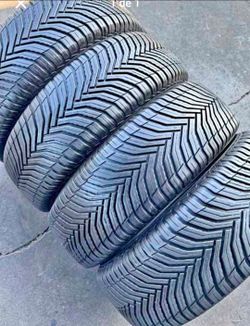 225 60 18 Michelin Tires Con 80% de Vida Las 4