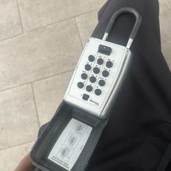 MASTER LOCK COMBINATION LOCK