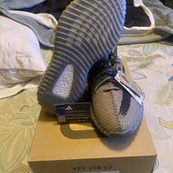 Yeezy 350 Granite  Sz 9 Brand new 