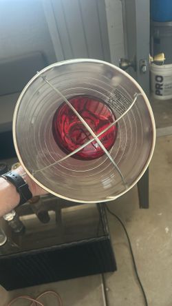 2 Heat Lamps With Bulbs And Hanging Clamps
