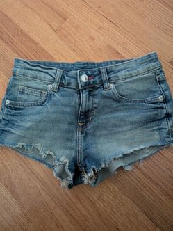 H&M women's distressed denim shorts size 4 RUN SMALL