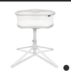 Halo swivel bassinet