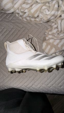 AdÃas Cleats