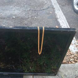 31" Flat Screen Tv With 14k Gold Chain