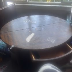 Round Livingroom Table 