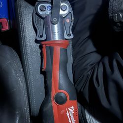 Milwaukee M12 FORCE LOGIC Plumbing Installation Press Tool