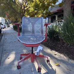 🦌🎁 Herman Miller Cosm Chair🎄❄️