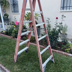 Excellent Condition, 6 Feet Fiberglass Ladders