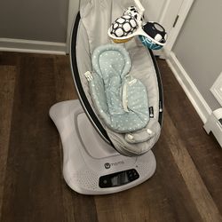 Mamaroo Swing w/ Newborn Insert
