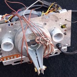 Genie Screw-Type Garage Door Opener Motor Assembly  Needs Capacitor 