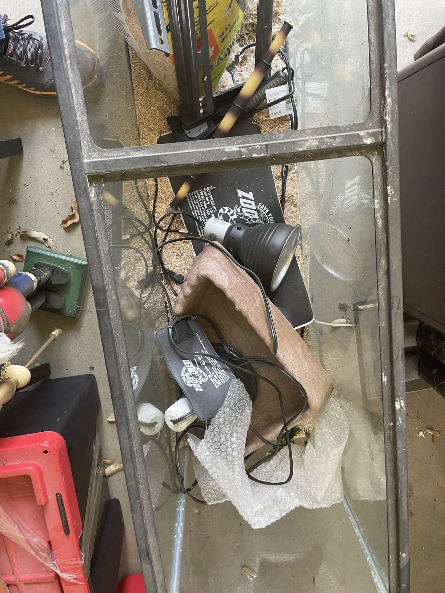 Reptile Stuff / Aquarium With Shelf/ Table