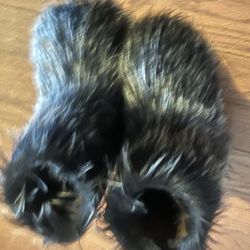 Women fur boots (sz 8)