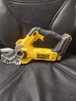 Dewalt 20V Plastic Tubing Cutter NEW