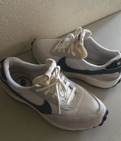 Women’s Nike waffle debut vntg