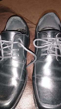 Boys size 5 wide dress shoe