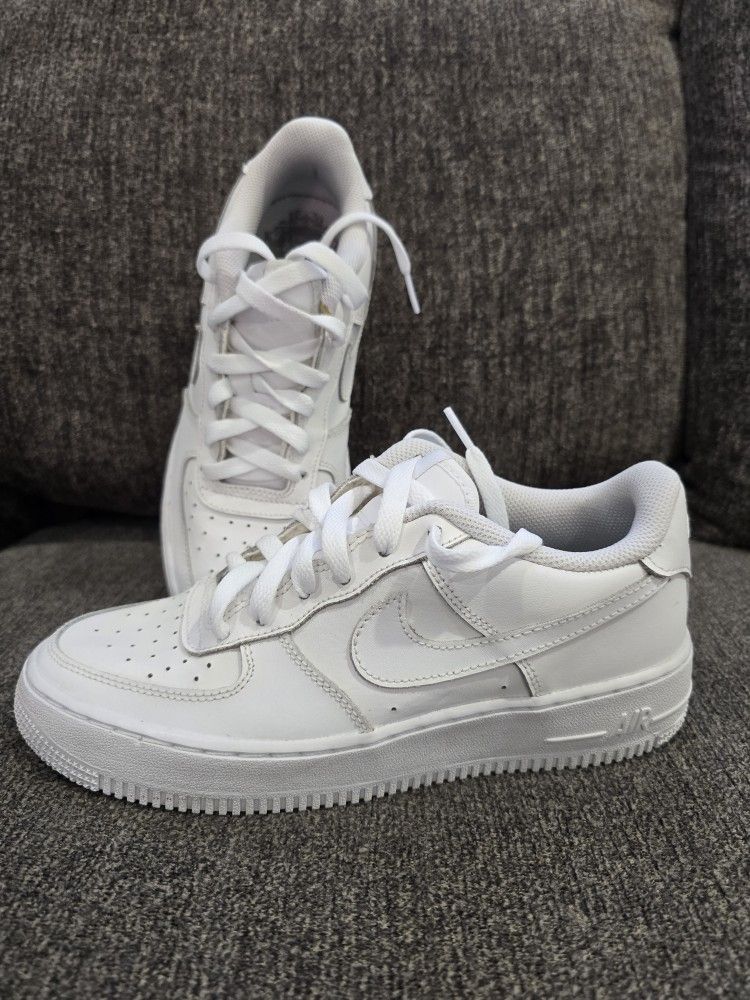 Nike Shoes Hacen Size 6Y Us , Le Quedan Hasta Un 7/8 De Mujer