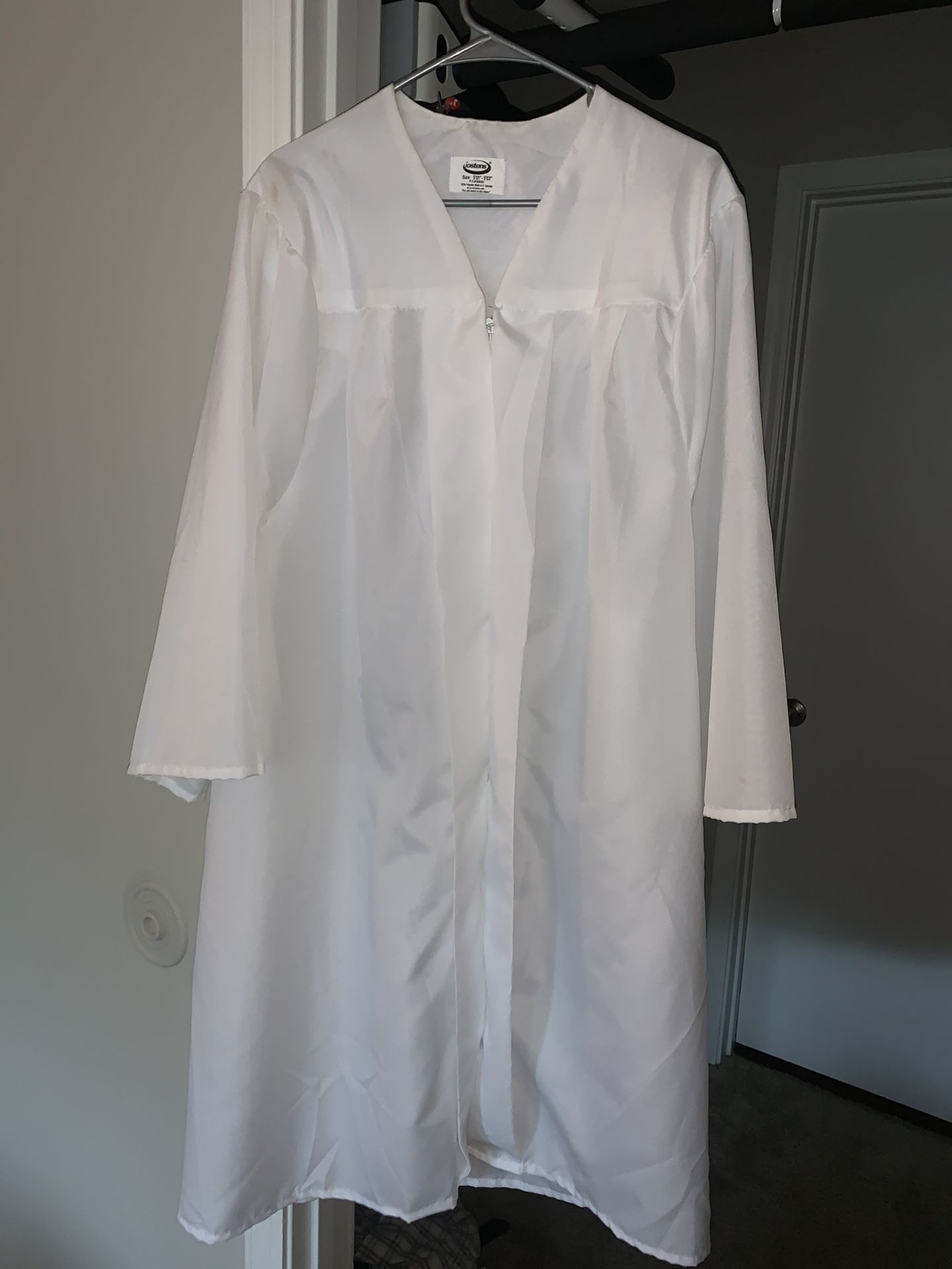 Josten’s White Graduation Gown and Cap - Size 5' 1" - 5' 3" - 100% Polyester