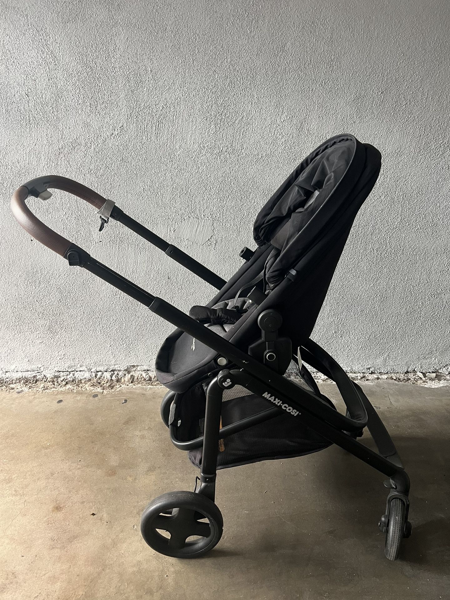 Maxi Cosi Travel System In black Strollers & Accessories