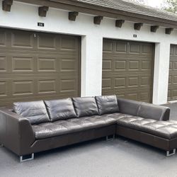 Sofa/Couch Sectional - Brown - Leather - Delivery Available 🚛