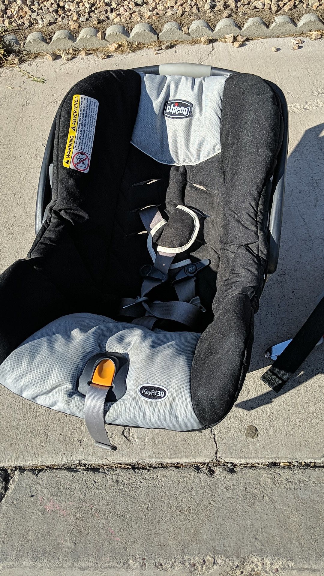 Chico keyfit30 carseat with base