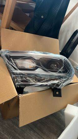 Brand New Drivers Side Head Light 23 Dodge Durango