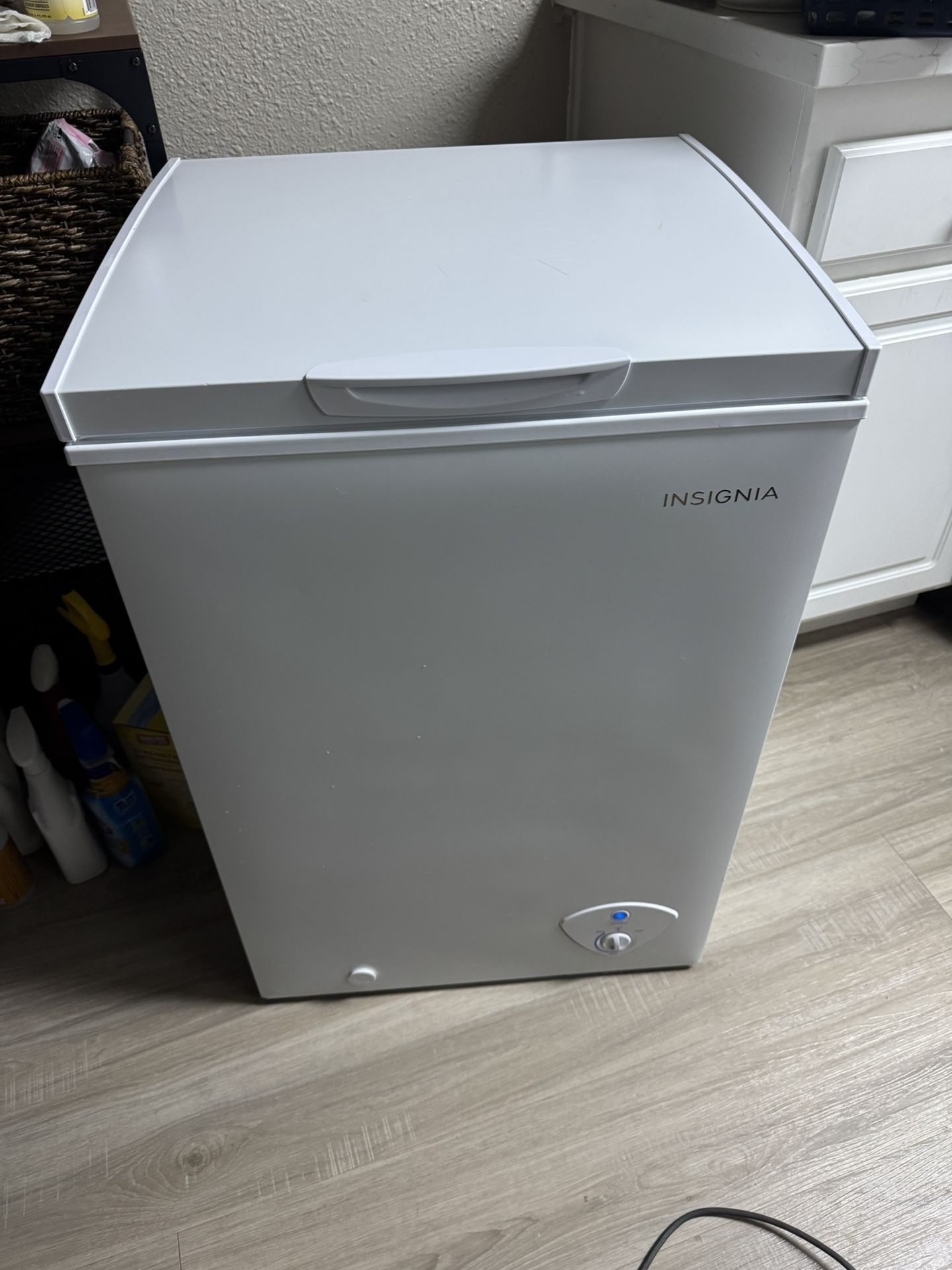 Insignia 3.5 Cu. Ft. White Chest Freezer