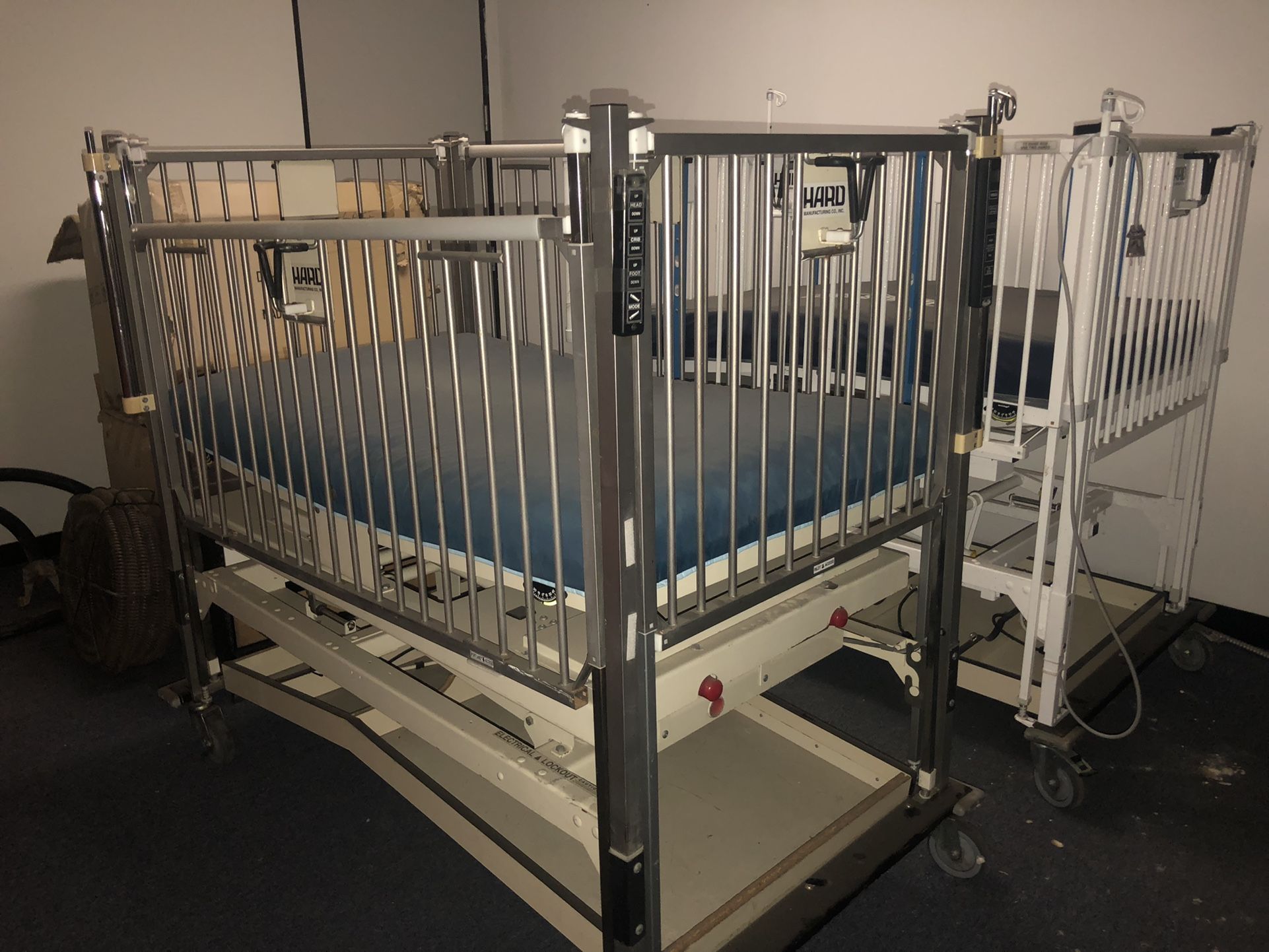 Hard Medical Electric Crib
