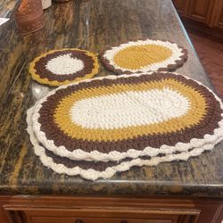 Vintage Crochet Set  3 Placemats  2 Trivets 