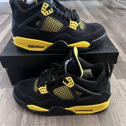 Thunder 4 Retro Jordan 4s