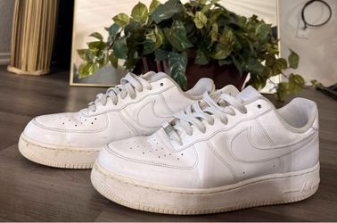 White Nike Air Force 1 ’07s
