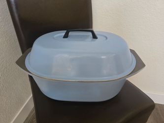 Vintage kitchen fair sky  blue heirloom roster dutch oven  with lid 18 x 10