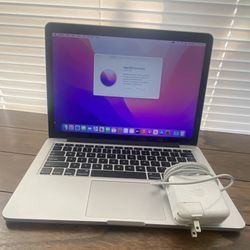 2015 Apple MacBook Pro  13 inch / Dual Core i5/ 8 GB / 128GB SSD. MacOS Monetary
