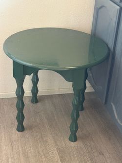 Nautica vintage Green Round Wood Side Table coffee table  20”