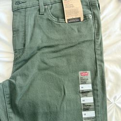 Levi’s 311 Shaping Skinny Capris - 32