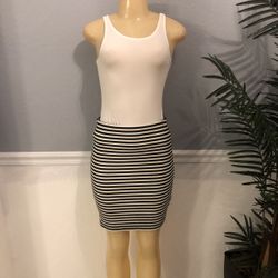 Old Navy Sz S Women’s Black & White Striped Skirt Elastic Waist