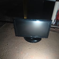 LG 39” Flat Screen TV w/ Stand & Remote – Powers On